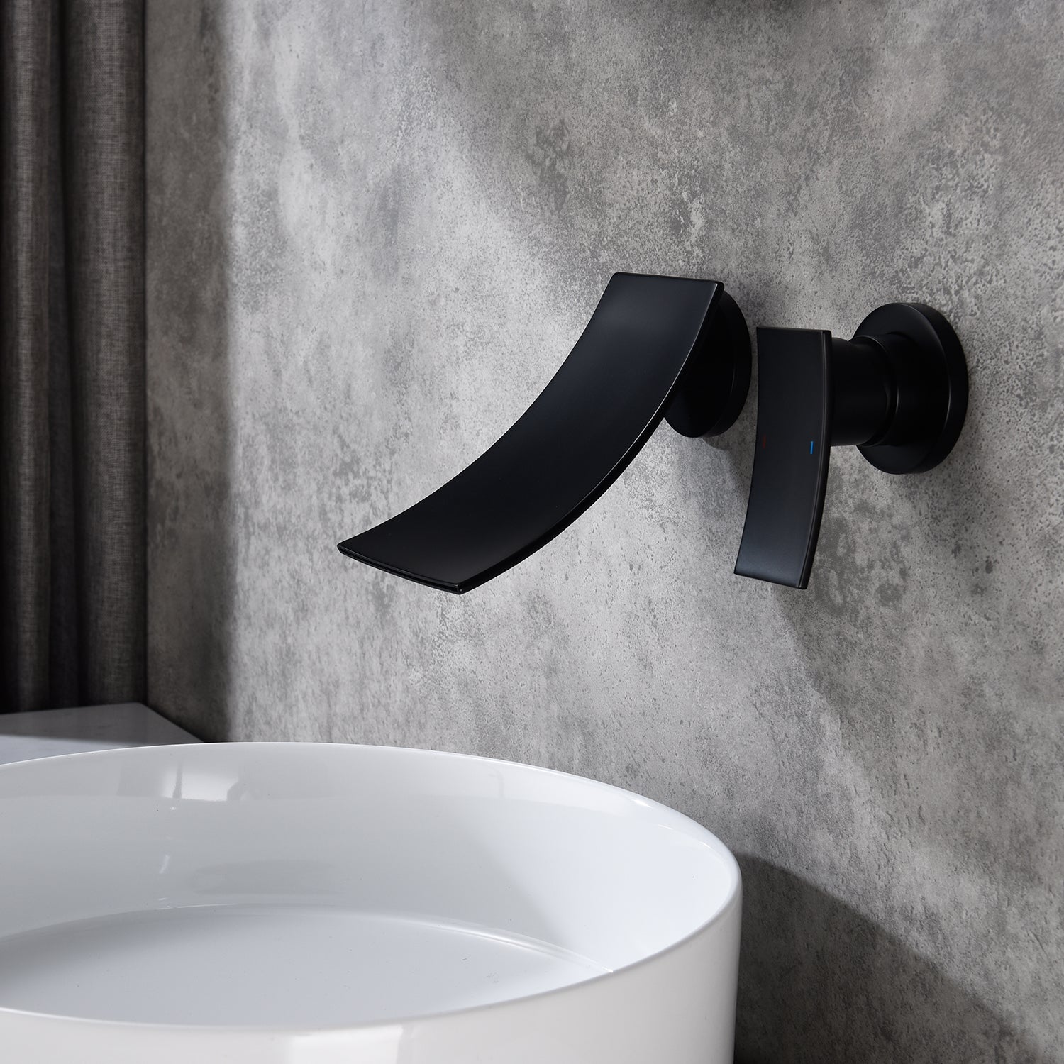 Wall mounted bathroom waterfall faucet